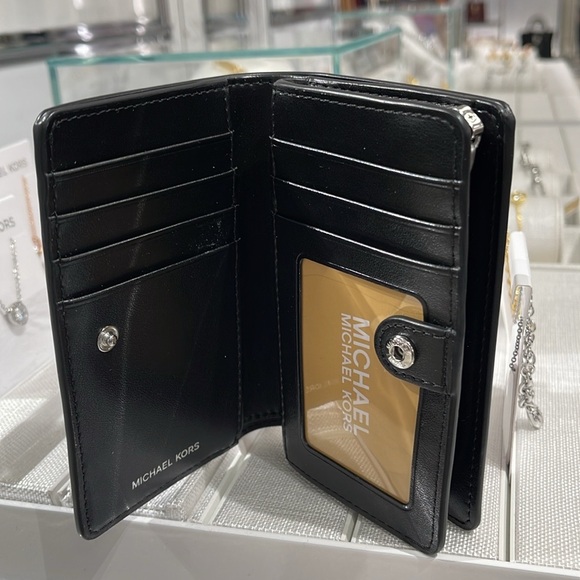 Michael Kors Empire Medium Leopard Logo Wallet
COLOR BLACK COMBO
NWT - Picture 3 of 16